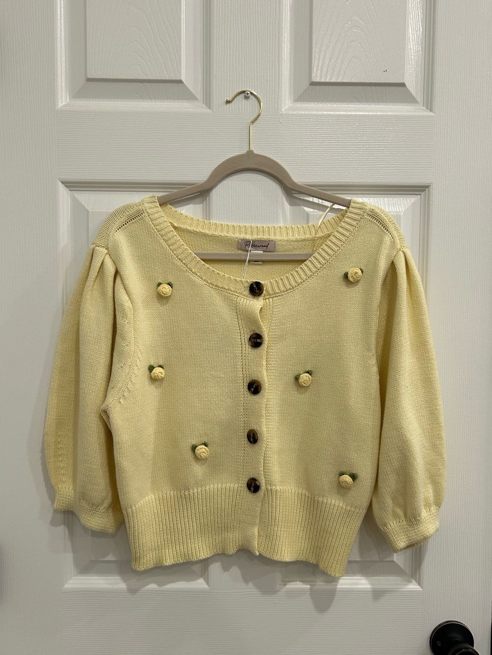 NWT Rosewood Pale Yellow Embroidered Floral Cardigan Sweater Size Medium